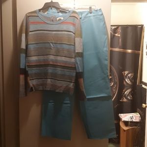 🌺LUCY & LAUREL Sweater